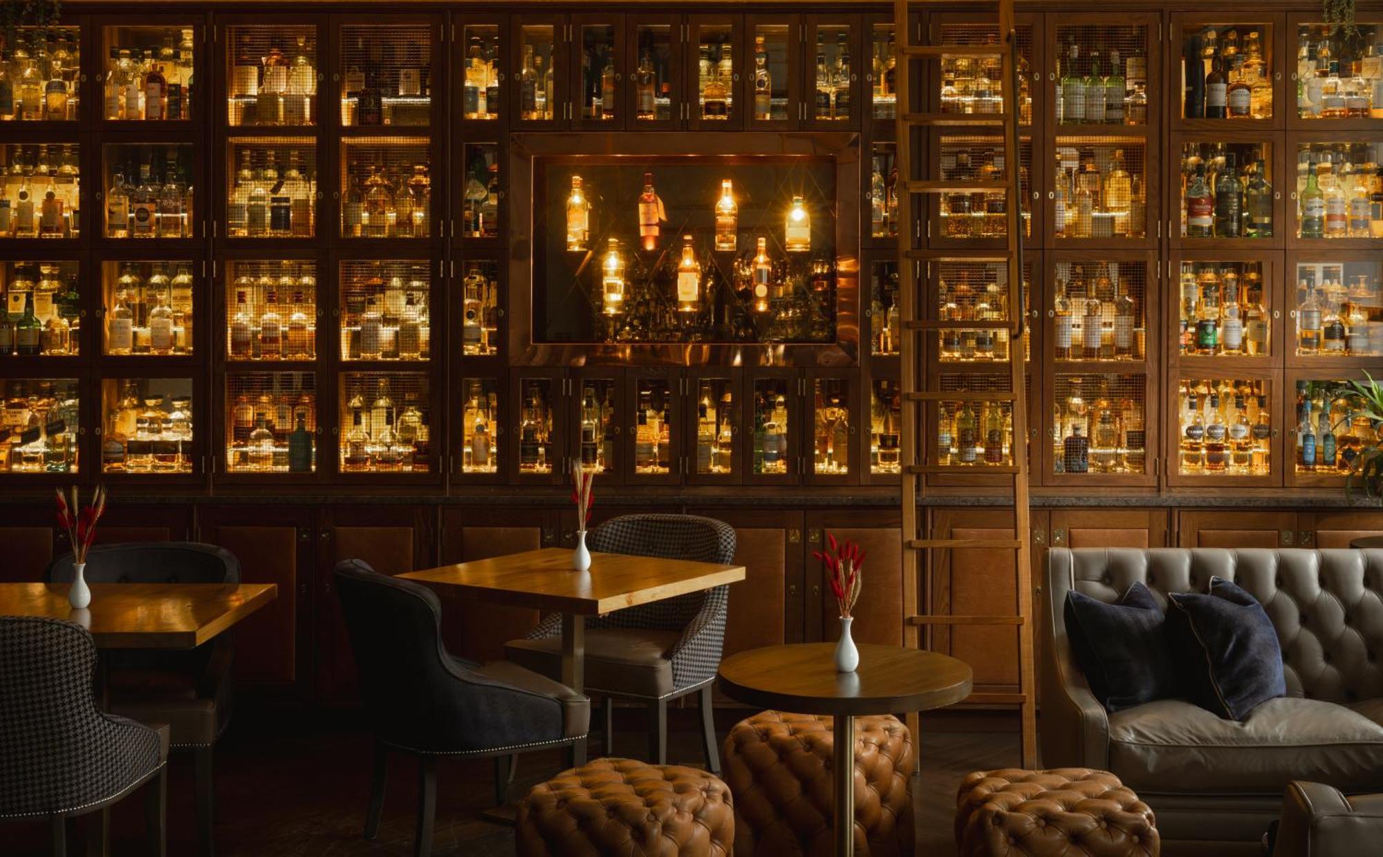 The Station Hotel Rothes Экстерьер фото