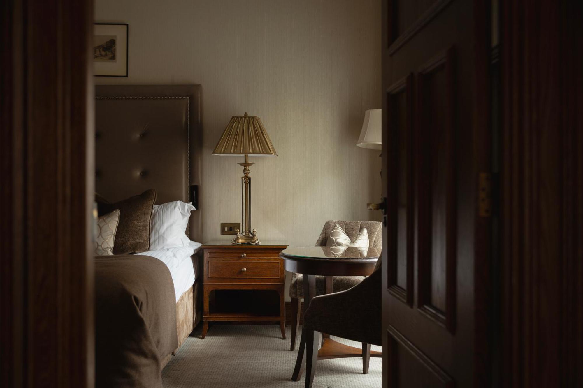 The Station Hotel Rothes Экстерьер фото
