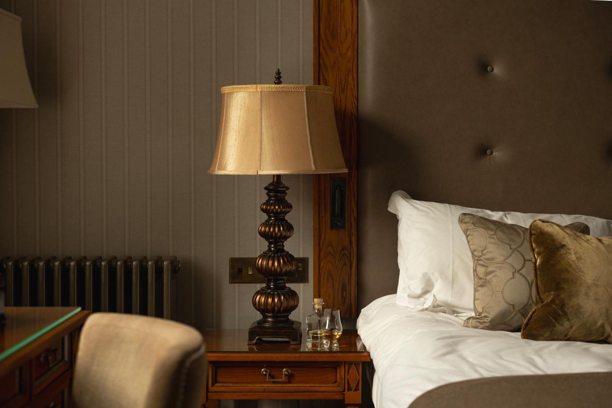 The Station Hotel Rothes Экстерьер фото