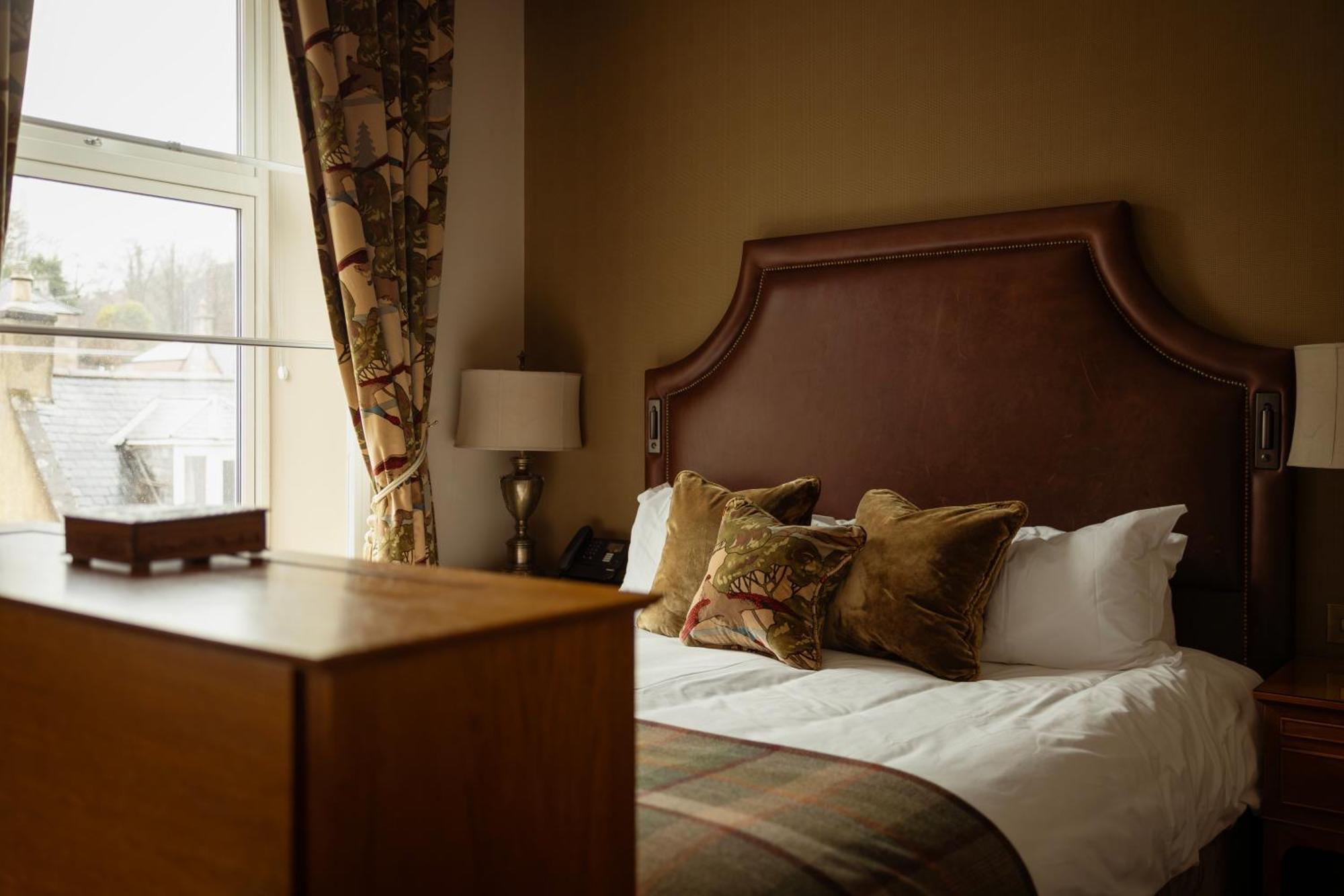 The Station Hotel Rothes Экстерьер фото
