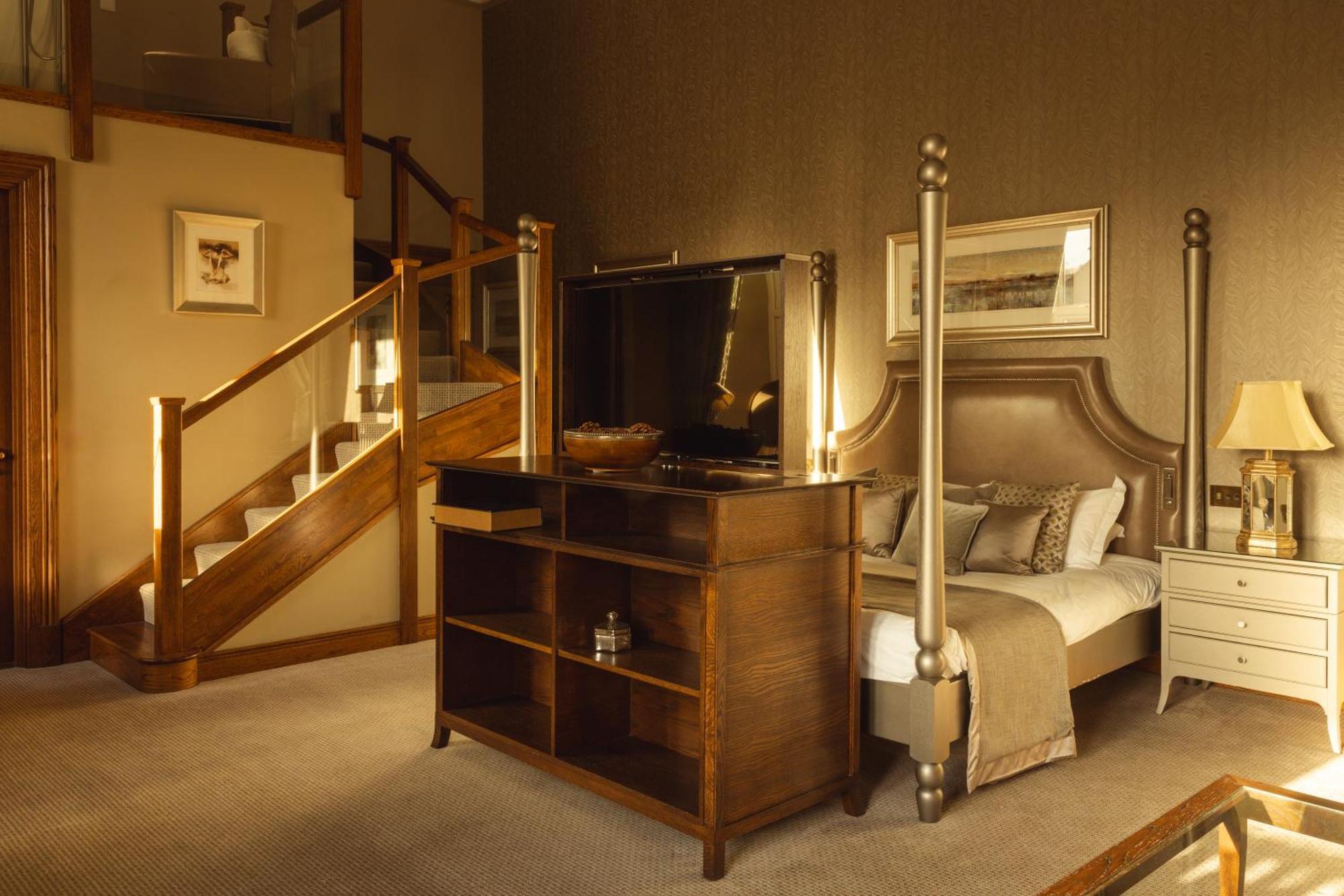 The Station Hotel Rothes Экстерьер фото