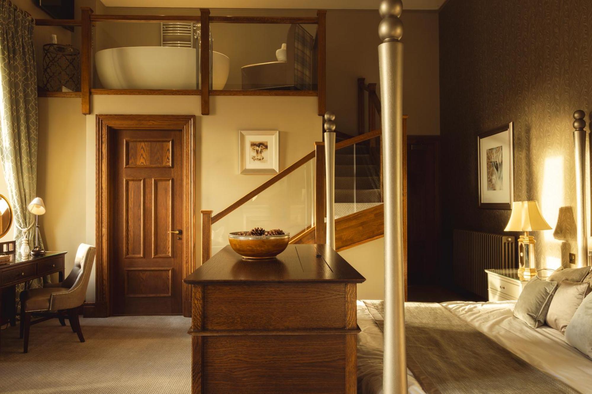 The Station Hotel Rothes Экстерьер фото