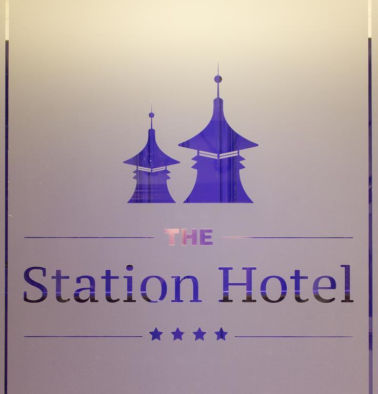 The Station Hotel Rothes Экстерьер фото